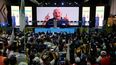 El expresidente Ricardo Martinelli envía un mensaje en video a los partidarios del candidato presidencial José Raúl Mulino durante un acto de clausura de campaña en la Ciudad de Panamá, el domingo 28 de abril de 2024. Panamá celebrará elecciones generales el 5 de mayo.&nbsp;