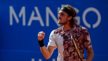 El griego Stefanos Tsitsipas celebra su victoria ante Lorenzo Musetti en la semifinal del Abierto de Barcelona el sábado 22 de abril del 2023.