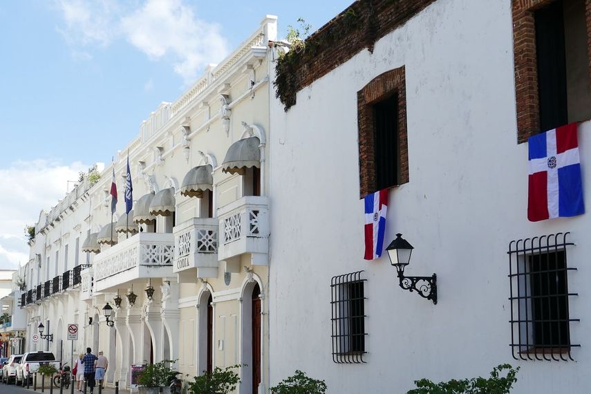 Una de las calles turísticas en Santo Domingo, República Dominicana.