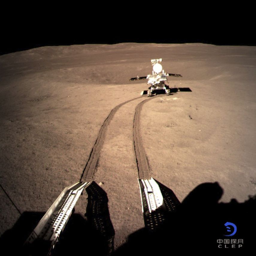 Rover chino encuentra terreno pegajoso en la cara oculta de la Luna