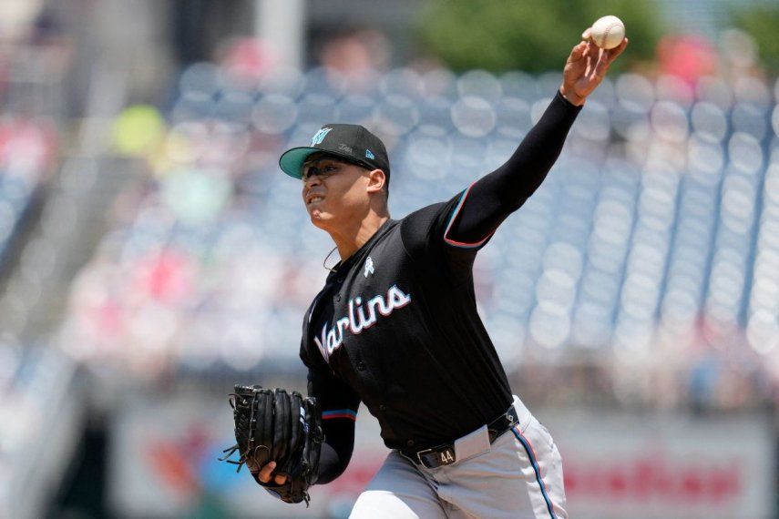 El venezolano Jesús Luzardo, en ese entonces de los Marlins de Miami, lanza en un encuentro contra los Nacionales de Washington, el 16 de junio de 2024.