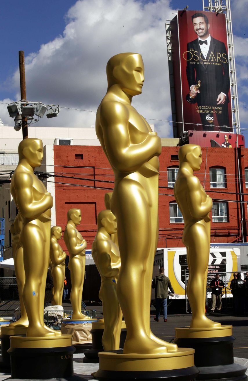 La entrega de las estatuillas, todavía sin el nombre de Óscar pero ya con una forma muy parecida a la actual, se realizó como parte de una cena de la Academia.