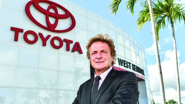Claudio González es director de mercadeo de West Kedall Toyota.