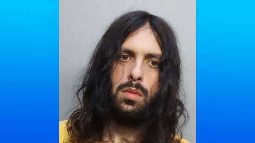 Rayner Miyar, de 37 años, fue arrestado por cargos de agresión sexual y encarcelamiento falso.