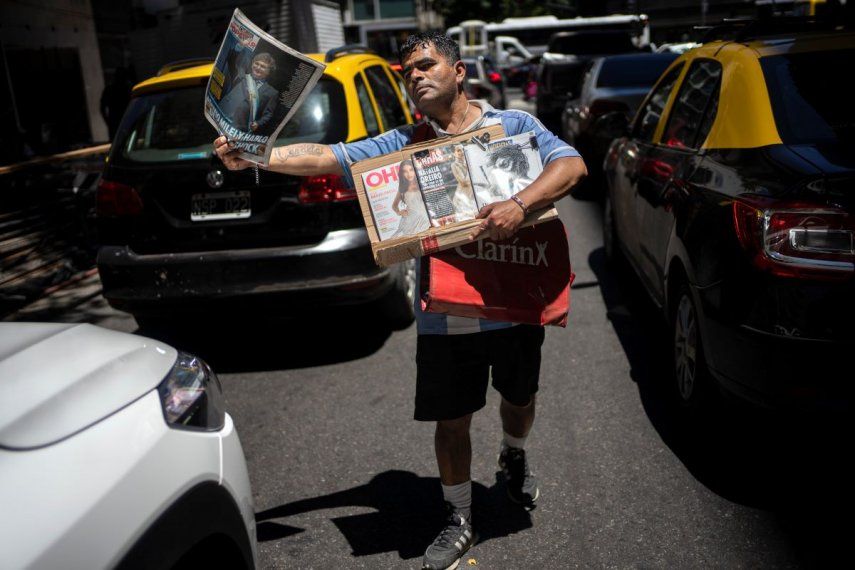 &nbsp;El gobierno argentino anunció el viernes 15 de diciembre que disminuirá la cantidad de choferes y la flota de automóviles oficiales en la administración pública como parte de su plan de ajustes económicos.&nbsp;