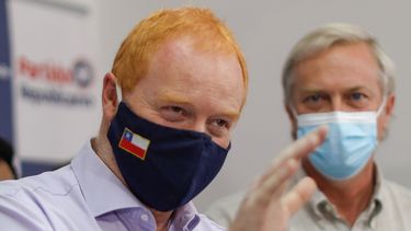 El presidente del Partido Republicano chileno, Rojo Edwards, junto con el excandidato presidencial José Antonio Kast.