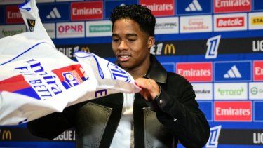 El delantero brasileño Endrick, ahora ficha del Lyon, durante su presentación oficial como jugador del club, el 5 de enero de 2026.