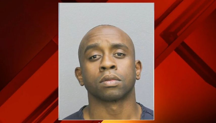 Leon Campbell, agente acusado de abusar sexualmente de una menor al norte de Miami.