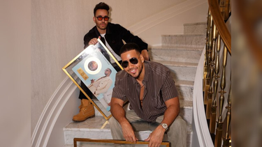 Romeo Santos y Prince Royce celebran Disco de Oro en España.