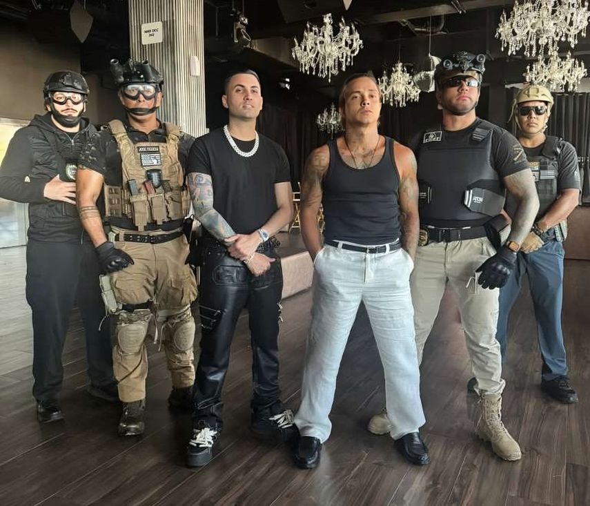 Lenier y Sixto Rein (centro) en el videoclip de Qué fácil fue.