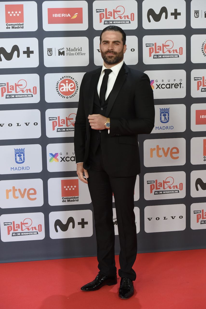 El actor Alejandro Nones arriba a la novena edición de Premios Platino, que se celebraron en Madrid a inicios de mayo.