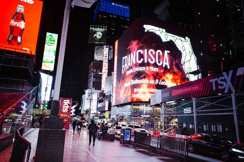 Anuncio de Francisca Restaurant en Times Square de New York.&nbsp;
