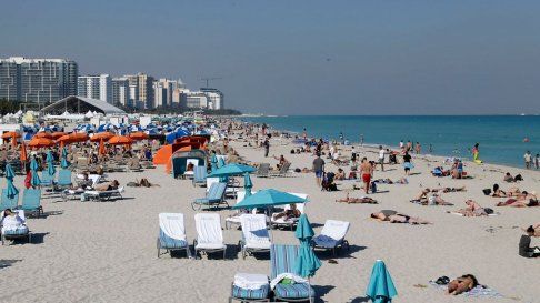 Vista parcial de una playa en Florida, fuente de turismo.