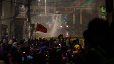 Las protestas en Chile estallaron el 17 de octubre contra la cuarta subida del precio del metro en pocos meses y crecieron r&aacute;pidamente hasta denunciar la desigualdad social y plantear la necesidad de elaborar una nueva Constituci&oacute;n