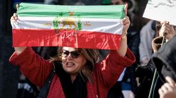 Manifestación en apoyo a las revueltas populares en Irán, en la plaza de Callao, a 11 de enero de 2026, en Madrid (España).