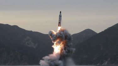 La agencia de noticias estatal de&nbsp;Corea&nbsp;del&nbsp;Norte, muestra el lanzamiento de prueba de un misil balístico submarino,&nbsp;