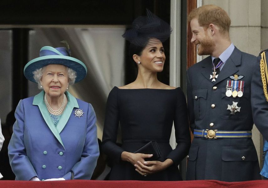 Foto del 10 de julio de 2018 en la que aparecen la Reina Elizabeth II y Harry y Meghan.&nbsp;