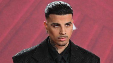 El cantante puertorriqueño Rauw Alejandro asiste a la 25.ª Entrega Anual de los Premios Grammy Latinos en el Kaseya Center de Miami, Florida, el 14 de noviembre de 2024.