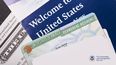 La tarjeta verde o Green Card que permite a ciudadanos extranjeros residir legalmente en Estados Unidos. 