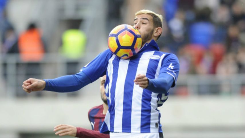 El lateral izquierdo, de 19 años, ocupará la posición junto al brasileño, Marcelo.