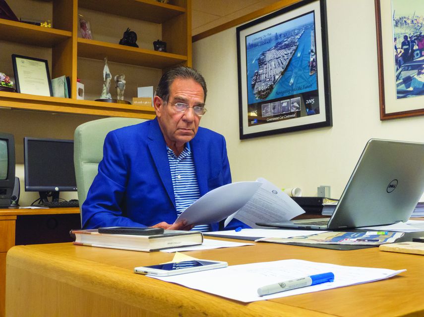 El exalcalde de Miami y comisionado del condado Miami-Dade, Xavier Suarez, estaría buscando llegar a Washington. 