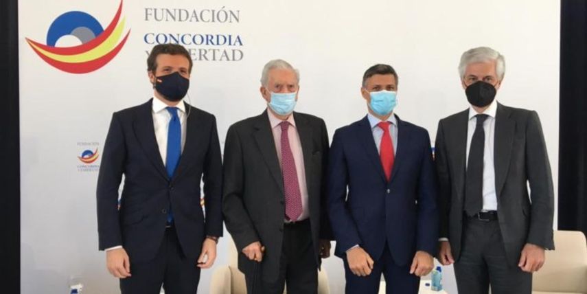 Leopoldo López participó en el foro Populismos ¿Una amenaza a la democracia. En el acto participó también el Premio Nobel de Literatura, Mario Vargas Llosa.