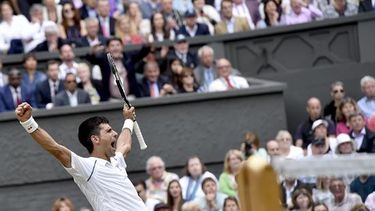 Djokovic retuvo el título obtenido hace un año en Londres. (EFE)