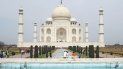 En esta imagen del 16 de marzo de 2020, se ve un bajo número de turistas en Taj Mahal en medio de la preocupación por la propagación del nuevo coronavirus. En esta imagen del 16 de marzo de 2020, se ve un bajo número de turistas en Taj Mahal en medio de la preocupación por la propagación del nuevo coronavirus.