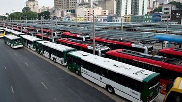 La huelga fue declarada sin previo aviso, por lo que sorprendió a cientos de miles de personas que utilizan el transporte público en la capital brasileña.