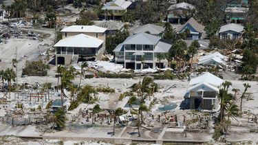 Casas dañadas y destruidas tras el paso del huracán Ian, el 29 de septiembre de 2022, en Fort Myers Beach, Florida.   