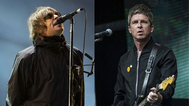 Liam Gallagher (izquierda) actúa en el festival Reading Music Festival, en Inglaterra, el 29 de agosto de 2021, y Noel Gallagher (derecha) durante un concierto en el Festival Glastonbury en Worthy Farm, Somerset, Inglaterra, el 25 de junio de 2022. Los hermanos son miembros de la banda Oasis. &nbsp;