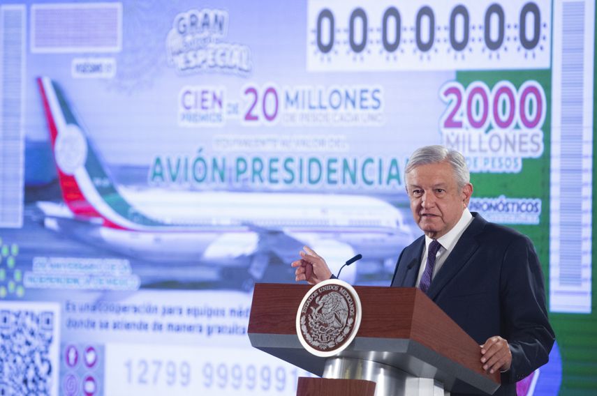 López Obrador afirma que la economía de México es sólida y rechaza la crítica hacia sus políticas. 