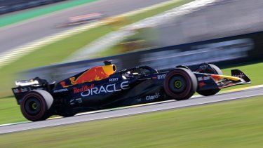 El piloto holandés de Red Bull Racing, Max Verstappen, corre en el Sprint en el autódromo José Carlos Pace, también conocido como Interlagos, en Sao Paulo, Brasil, el 4 de noviembre de 2023, antes del Gran Premio de Brasil de Fórmula 1. &nbsp;
