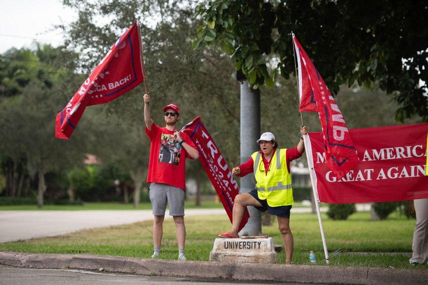 Simpatizantes de Donald Trump apoyan su campaña, en Miami, Florida.&nbsp;
