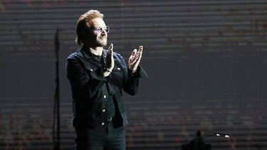 El cantante de la banda de rock irlandesa U2, Bono.
