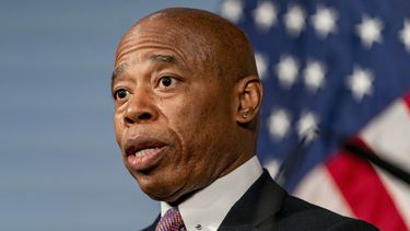 El alcalde de la ciudad de Nueva York, Eric Adams, durante una conferencia de prensa