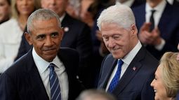 El expresidente Barack Obama, el expresidente Bill Clinton y la exsecretaria de Estado Hillary Clinton asisten a la toma de posesión de Donald J. Trump. El expresidente Barack Obama, el expresidente Bill Clinton y la exsecretaria de Estado Hillary Clinton asisten a la toma de posesión de Donald J. Trump.