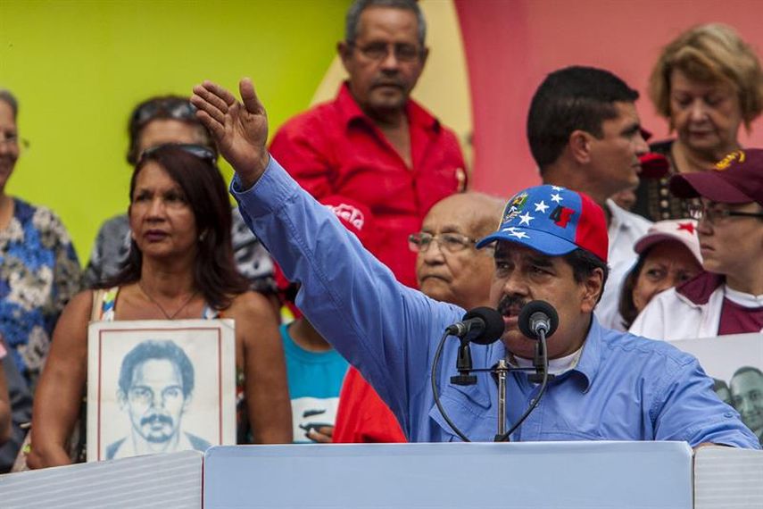 El presidente venezolano, Nicolás Maduro, participa en la celebración del 57 aniversario de la instauración de la democracia en Venezuela el viernes 23 de enero de 2015, en Caracas. (EFE)