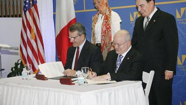 El convenio fue suscrito por el presidente del Miami-Dade College, Eduardo Padrón, y el presidente de Gambero Rosso, Paolo Cuccia.(Cortesía)