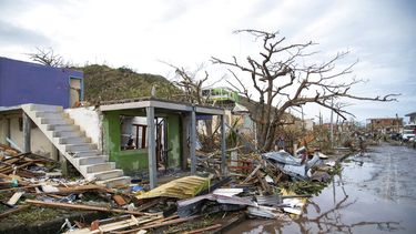 En esta foto difundida por la oficina de prensa de la presidencia de Colombia, las casas están en ruinas luego del paso del huracán Iota por la isla de Providencia, Colombia, el martes 17 de noviembre de 2020 .&nbsp;