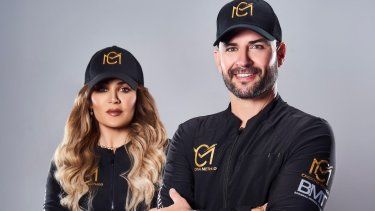 La coach de belleza Doreen Gutiérrez y el Dr. Eduardo Cardona.
