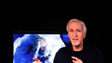 James Cameron, director de la película Avatar: The Way of the Water, aparece en un video proyectado en pantalla durante la presentación especial de Walt Disney Studios durante CinemaCon 2022 en Caesars Palace el 27 de abril de 2022 en Las Vegas, Nevada.