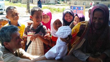 Escena de El monstruo invisible, el cortometraje que los Fesser realizaron en colaboraci&oacute;n con Acci&oacute;n contra el Hambre.&nbsp;