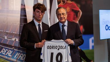 El mandamás blanco presentó al nuevo defensor del Madrid, Álvaro Odriozola.