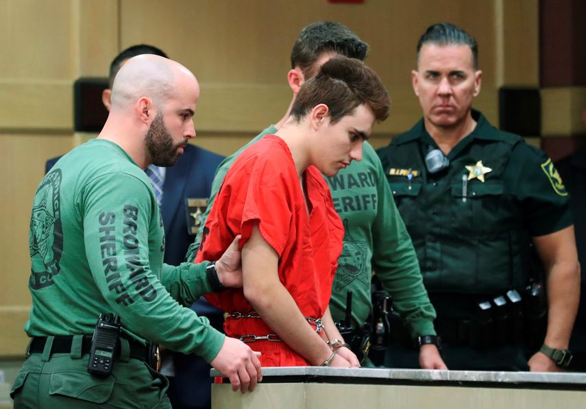 El estado de Florida anunció en marzo pasado que pedirá la pena de muerte para Nikolas Cruz (cen.).