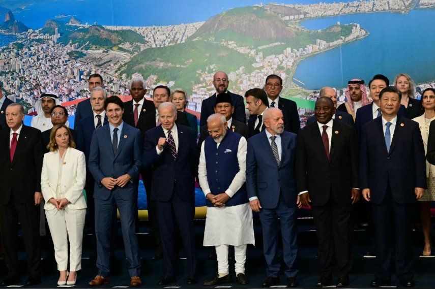 Los líderes que asisten a la reunión sobre Desarrollo Sostenible y Transición Energética posan para una foto grupal después de la tercera sesión de la Reunión de Líderes del G20 en Río de Janeiro, Brasil, el 19 de noviembre de 2024.