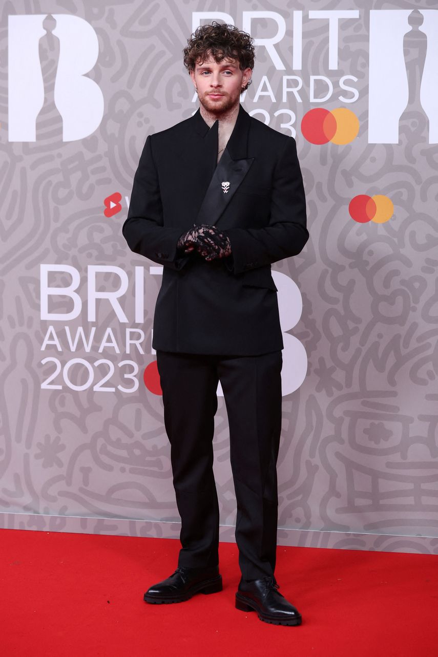 El cantante británico Tom Grennan posa en la alfombra roja a su llegada a los BRIT Awards 2023 en Londres el 11 de febrero de 2023.