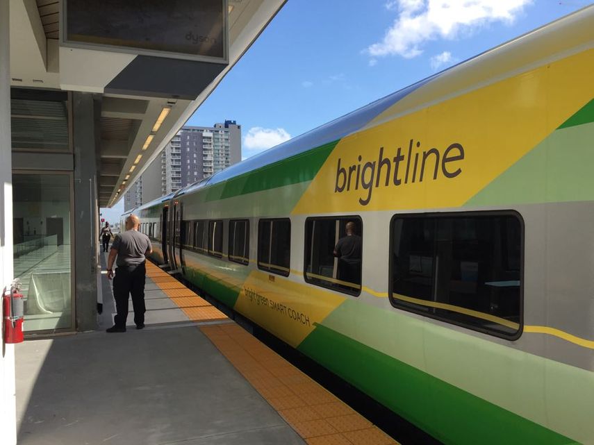Uno de los trenes de la compañía Brightline.