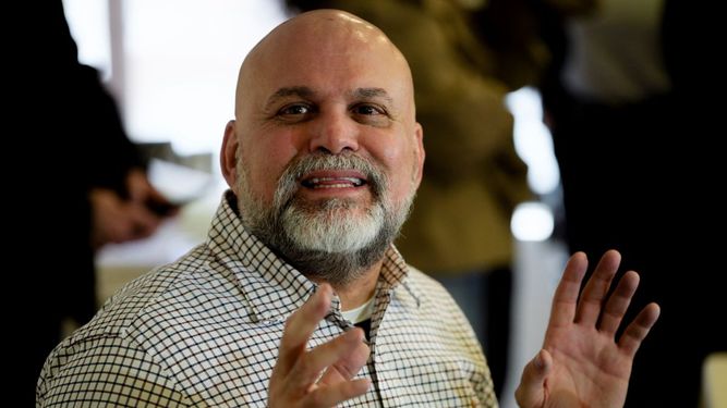 El exlíder paramilitar colombiano Salvatore Mancuso da una conferencia de prensa en Bogotá, Colombia, el día después de ser excarcelado, el jueves 11 de julio de 2024. El que fuera comandante de las Autodefensas Unidas de Colombia fue enviado a casa en febrero tras pagar una condena de cárcel por tráfico de drogas en Estados Unidos.