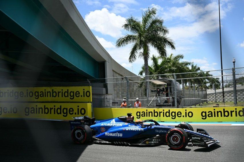 El piloto de Williams, Alexander Albon, durante una sesión de prácticas antes del Gran Premio de Miami, el 2 de mayo de 2025.